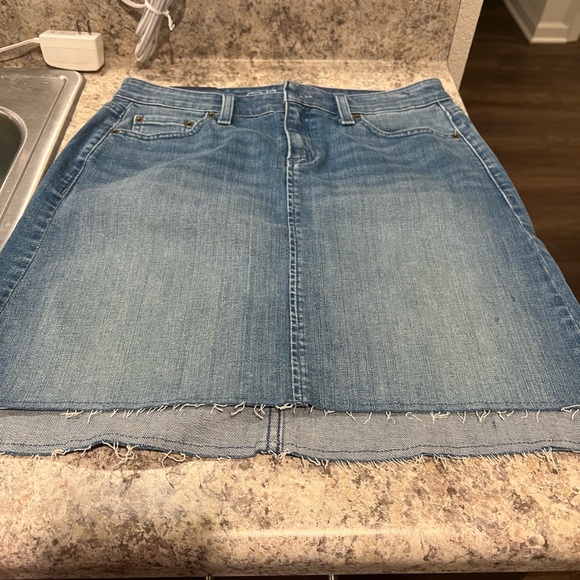 Vineyard Vines straight edge denim skirt NWT - Picture 2 of 6